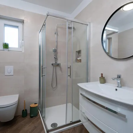 Nest, Ground Floor With Private Garden & Garage - New In 2024! Apartamento *