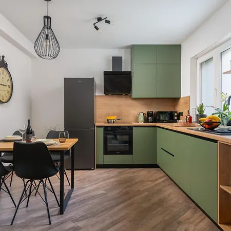 Apartamento Nest, Ground Floor With Private Garden & Garage - New In 2024! Medulin