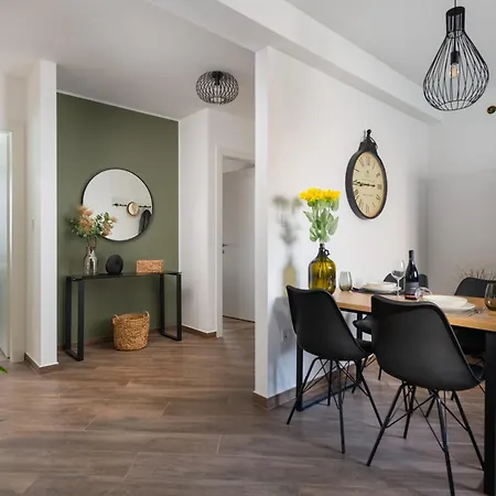 Nest, Ground Floor With Private Garden & Garage - New In 2024! ميدولين
