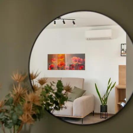 Nest, Ground Floor With Private Garden & Garage - New In 2024! شقة