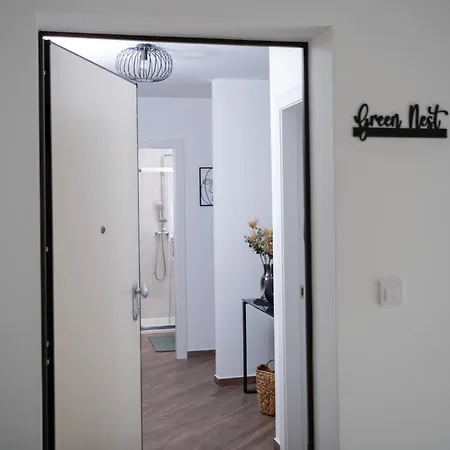 Nest, Ground Floor With Private Garden & Garage - New In 2024! Apartamento
