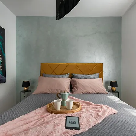 شقة Nest, Ground Floor With Private Garden & Garage - New In 2024!