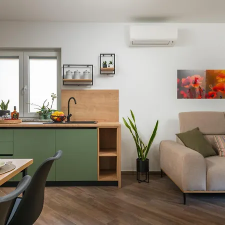 Nest, Ground Floor With Private Garden & Garage - New In 2024! ميدولين