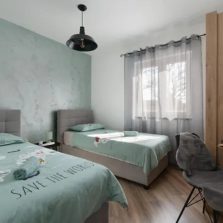 Nest, Ground Floor With Private Garden & Garage - New In 2024! شقة