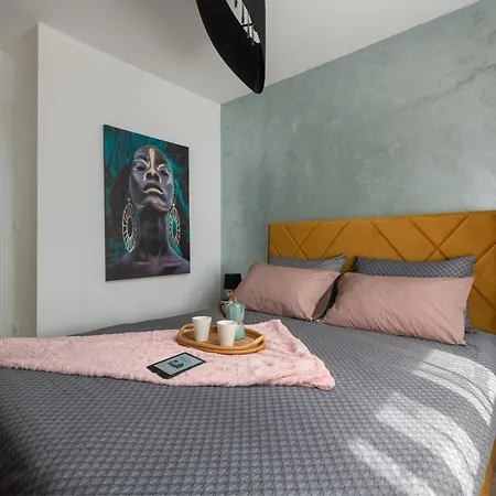 شقة Nest, Ground Floor With Private Garden & Garage - New In 2024!