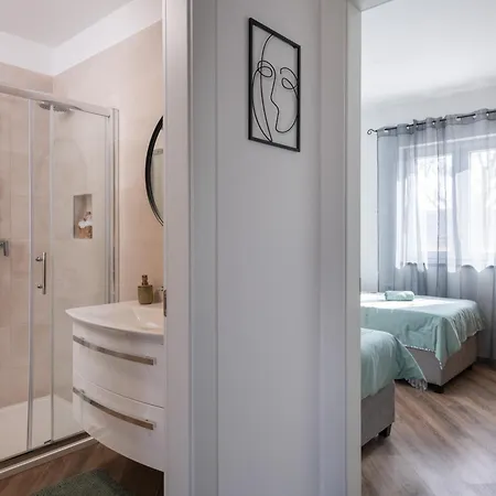 شقة Nest, Ground Floor With Private Garden & Garage - New In 2024!