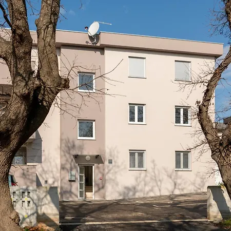 Apartamento Nest, Ground Floor With Private Garden & Garage - New In 2024! *