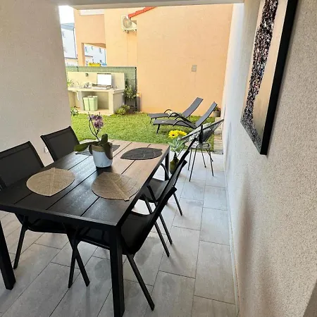 Nest, Ground Floor With Private Garden & Garage - New In 2024! * ميدولين