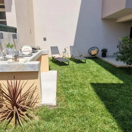 شقة Nest, Ground Floor With Private Garden & Garage - New In 2024!