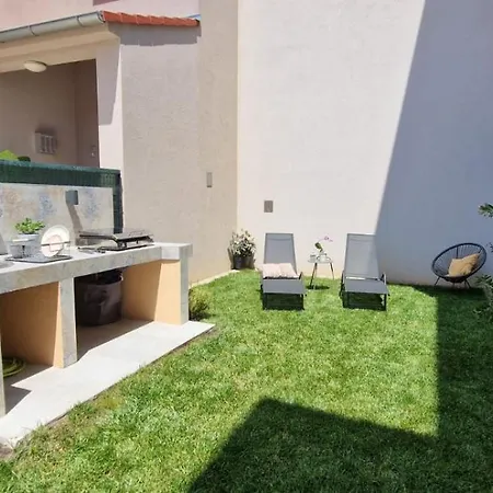 Nest, Ground Floor With Private Garden & Garage - New In 2024! Apartamento Medulin