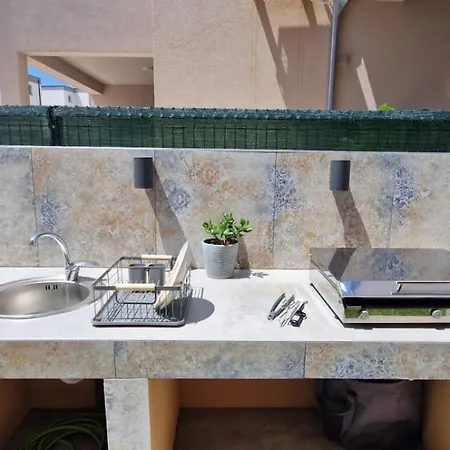 Nest, Ground Floor With Private Garden & Garage - New In 2024! * ميدولين