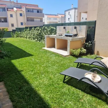 Nest, Ground Floor With Private Garden & Garage - New In 2024! شقة